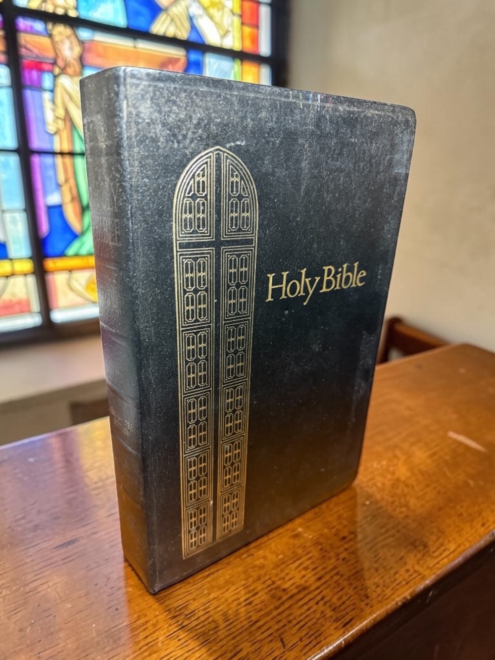 Vintage 1990 Holy Bible - Thomas Nelson Regency - Giant Print - Black Faux Leath